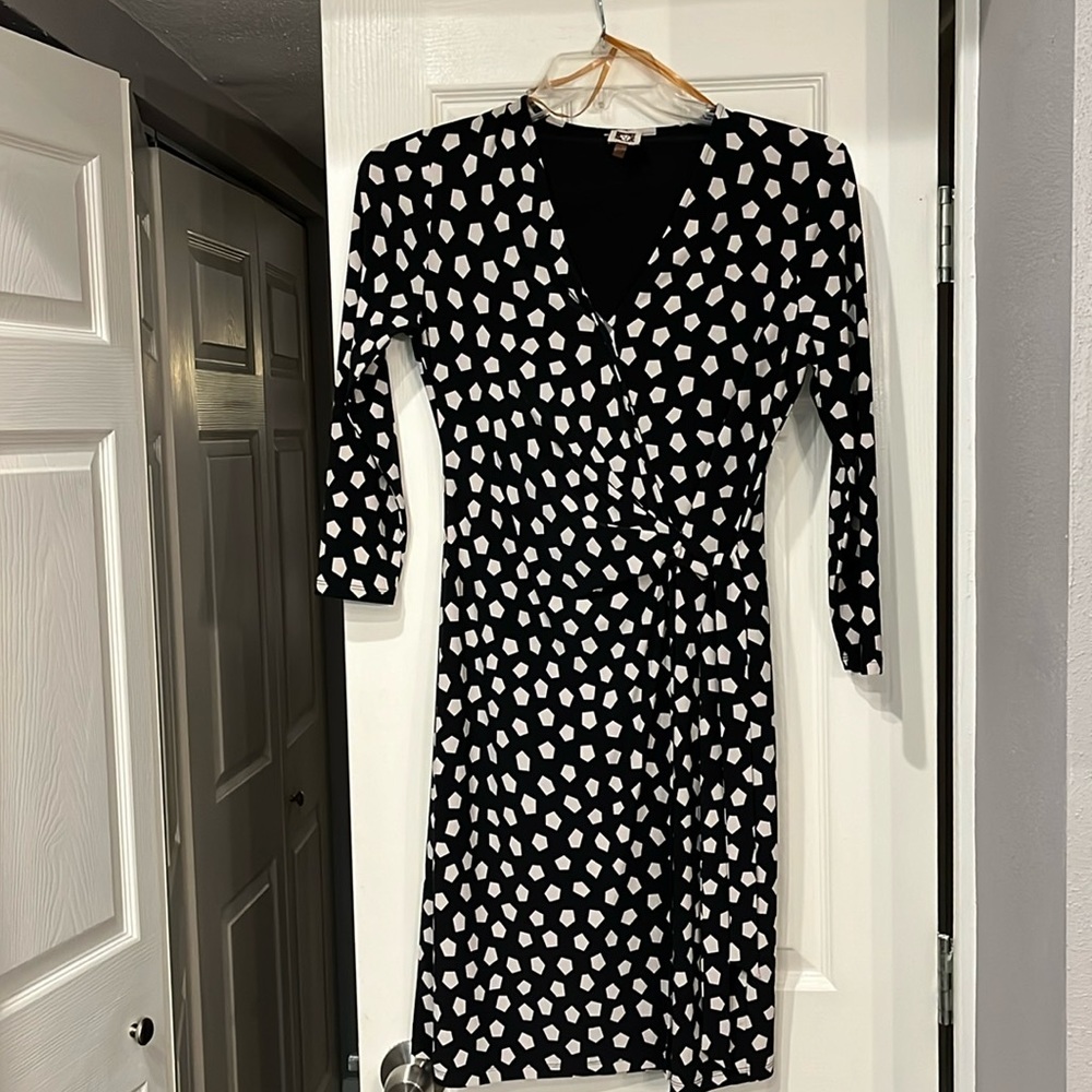 Anne Klein black & white wrap dress. Long sleeve. Sm. Excellent condition